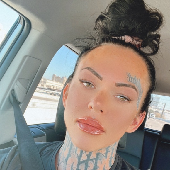 Meet your Posher, Britaini - Picture 1 of 1